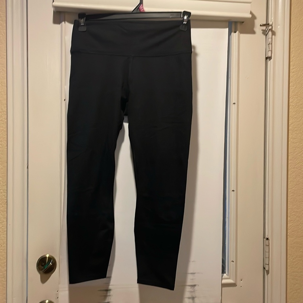 Fabletics L Black Cropped Leggings 7/8 length